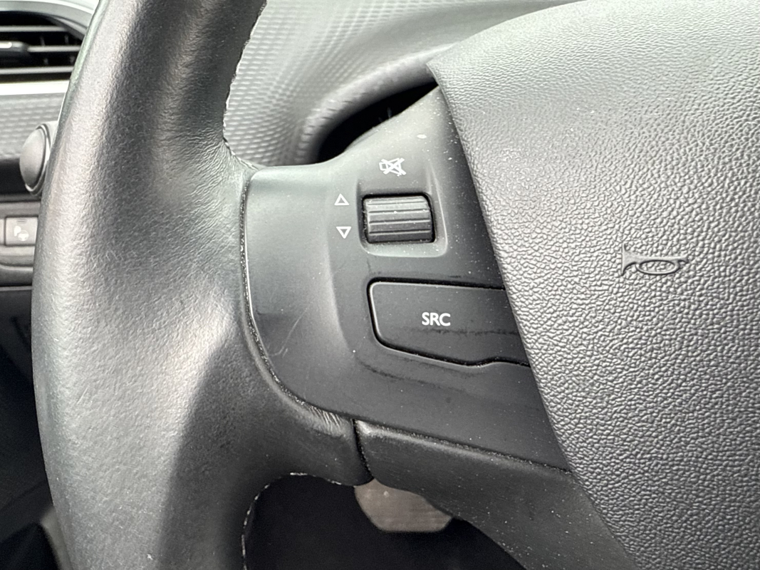 Peugeot 208 — 27