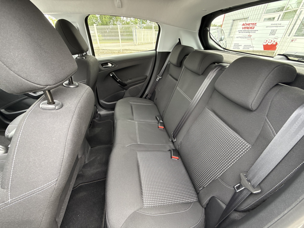 Peugeot 208 — 11