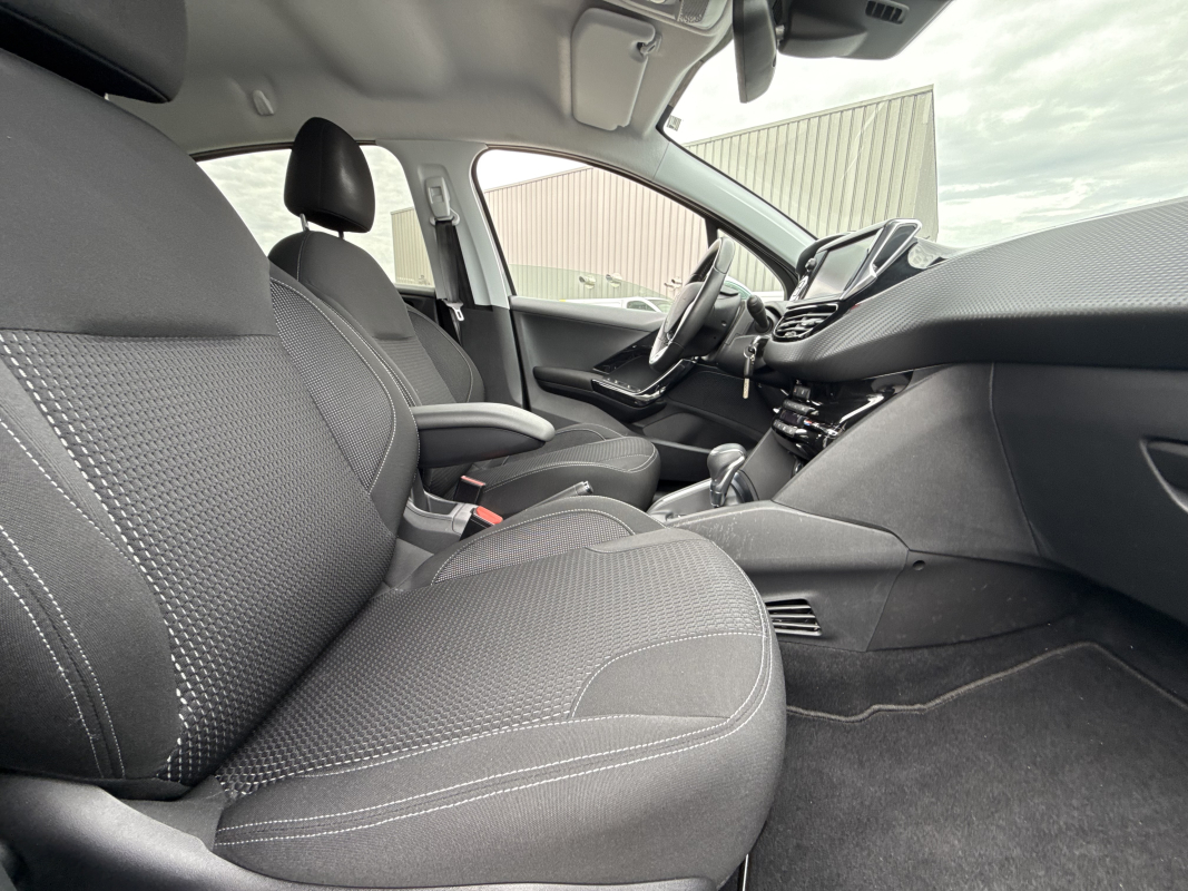 Peugeot 208 — 14