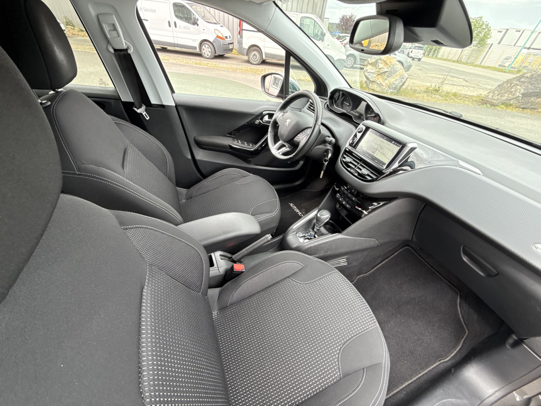 Peugeot 208 — 13