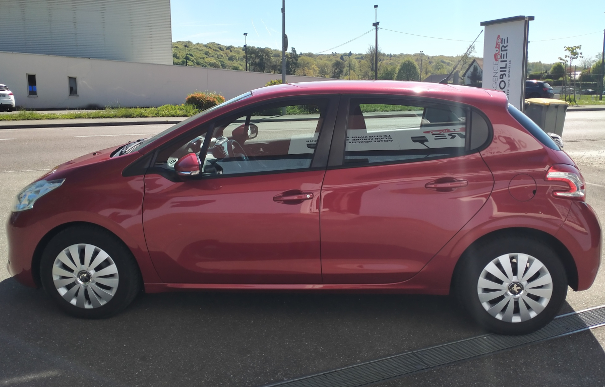 Peugeot 208 — 4