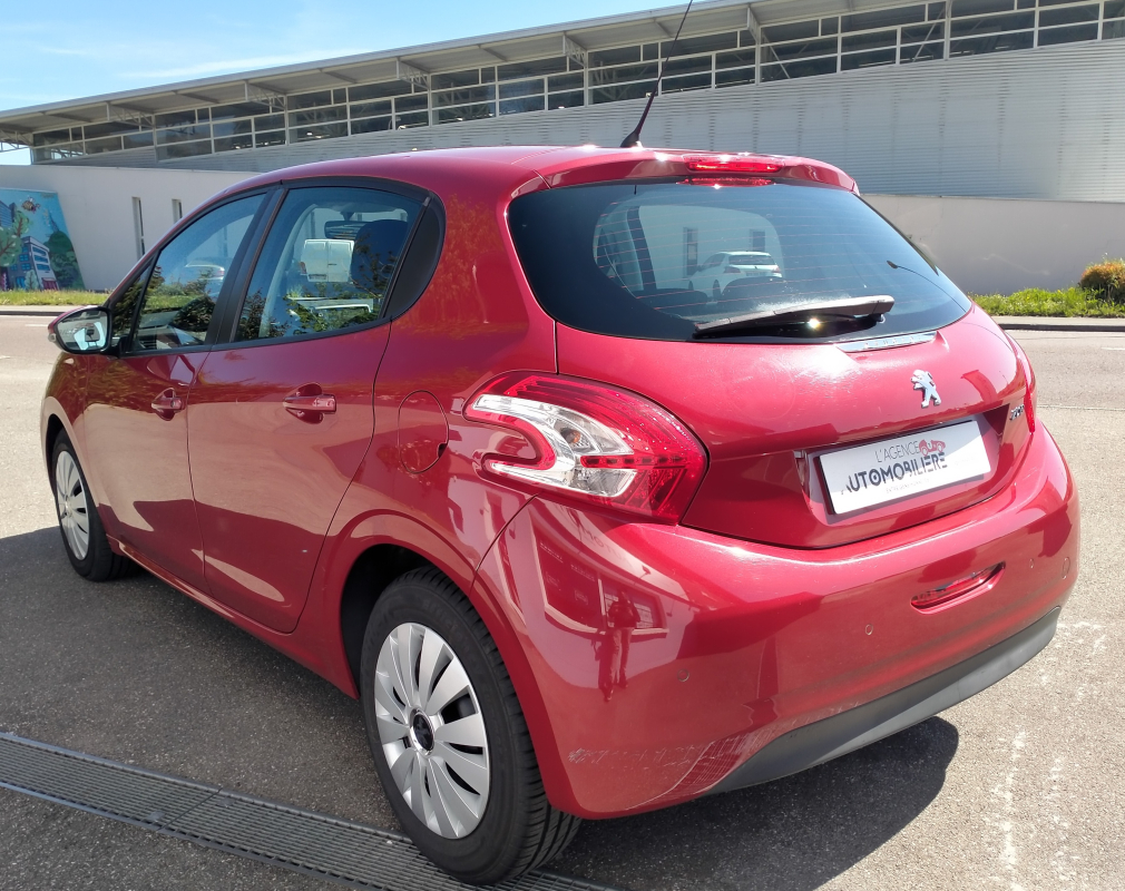 Peugeot 208 — 5