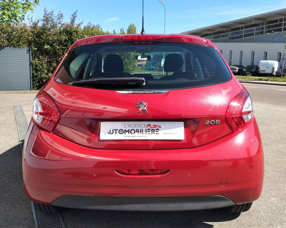 Peugeot 208 — 6