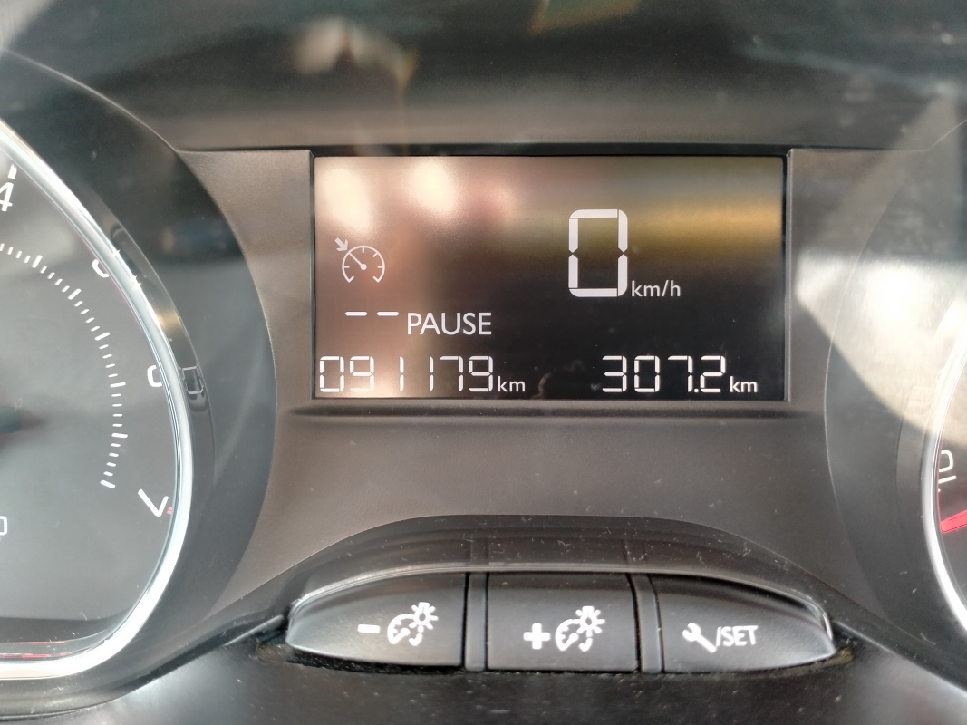 Peugeot 208 — 20