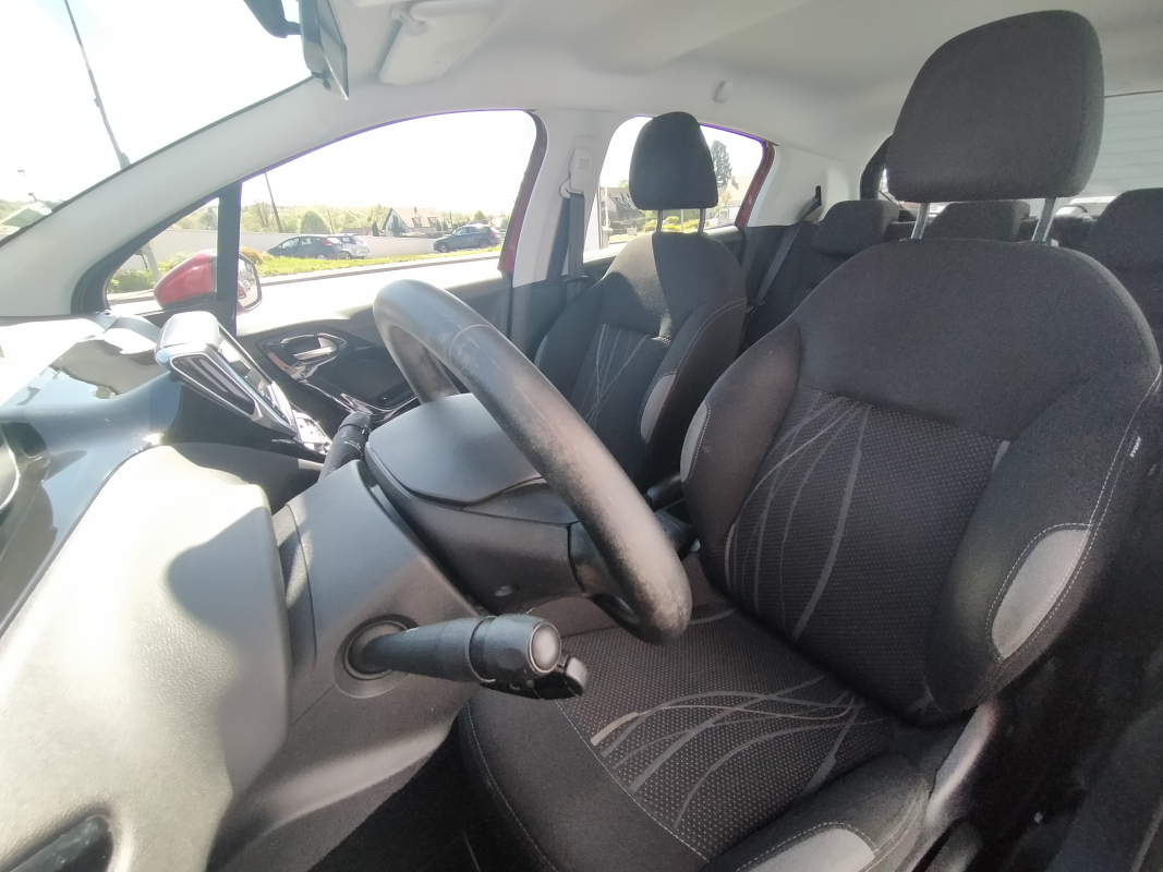 Peugeot 208 — 10