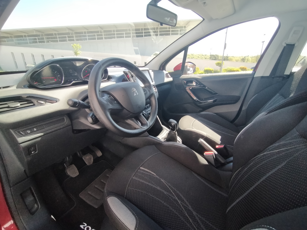 Peugeot 208 — 9