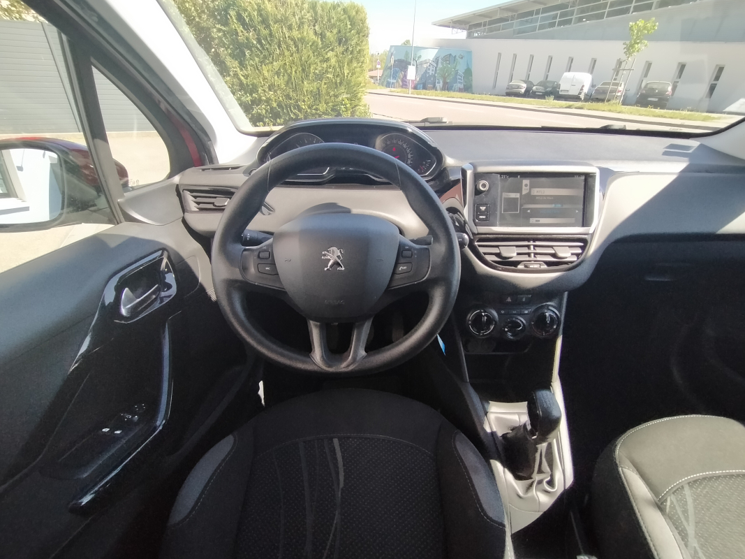 Peugeot 208 — 18