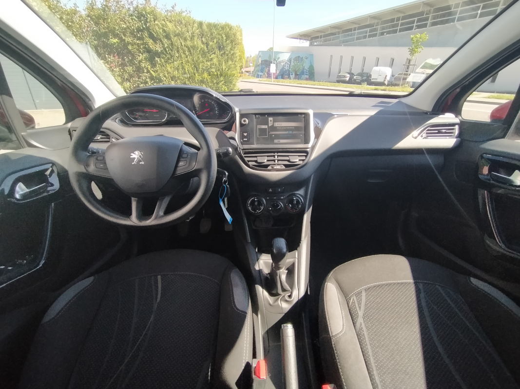 Peugeot 208 — 17