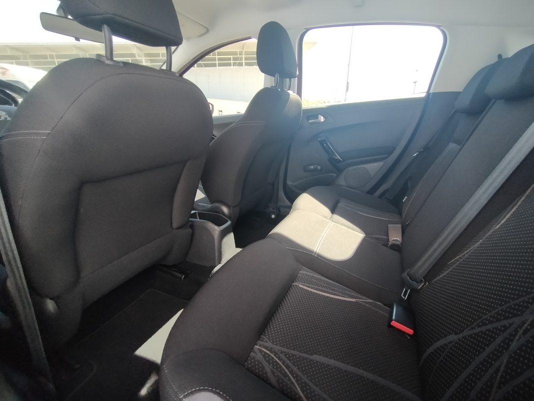 Peugeot 208 — 16