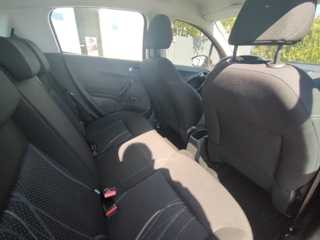 Peugeot 208 — 13