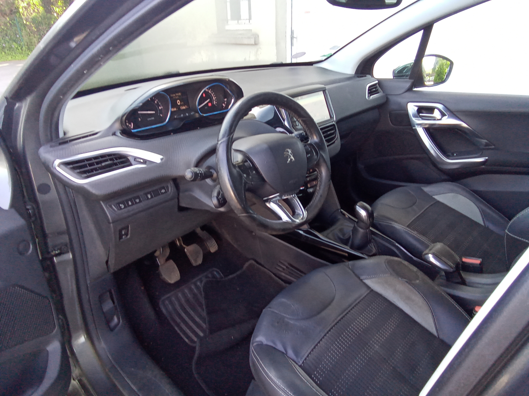 Peugeot 2008 — 8