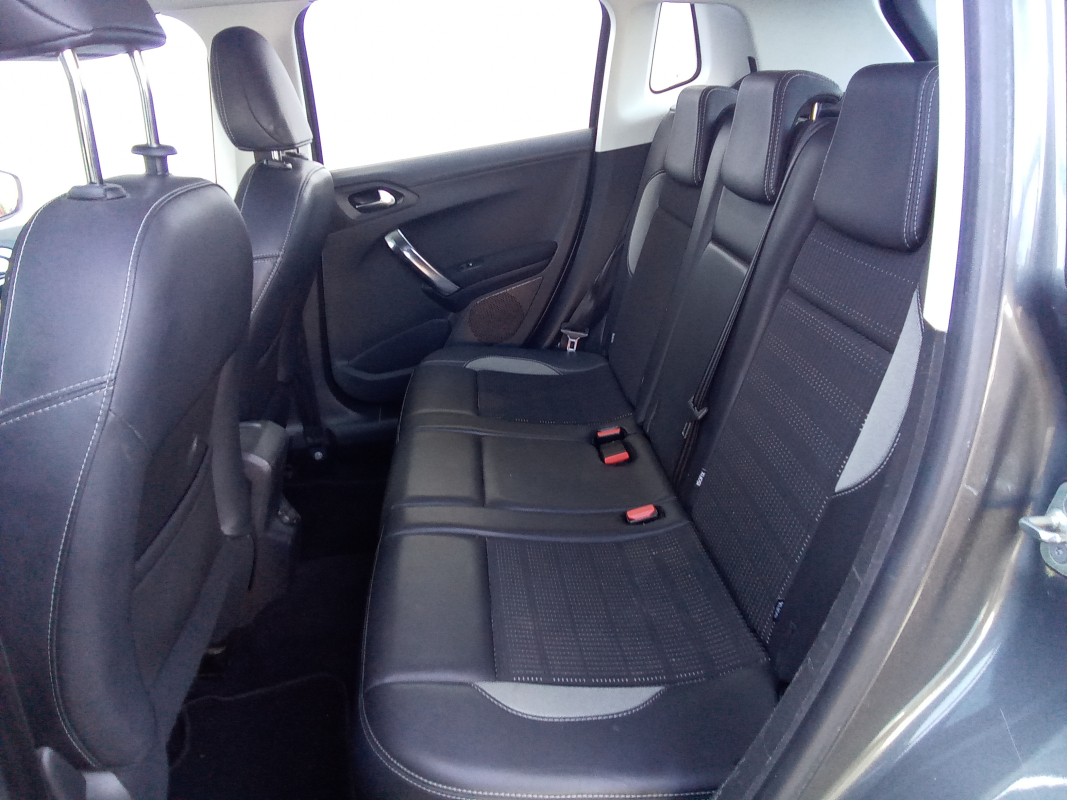 Peugeot 2008 — 17