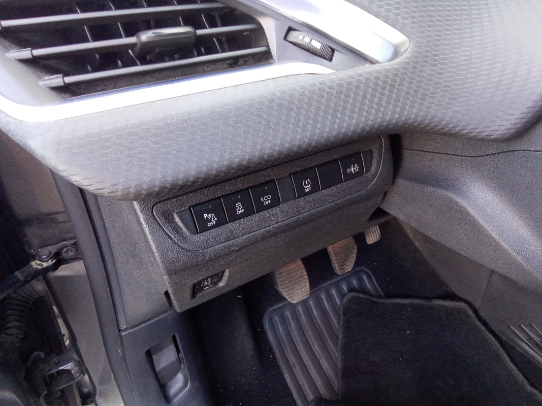 Peugeot 2008 — 27
