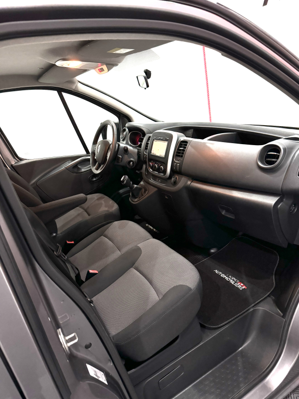 Renault Trafic — 11