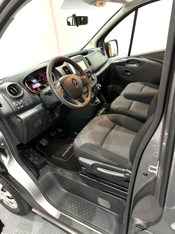 Renault Trafic — 10