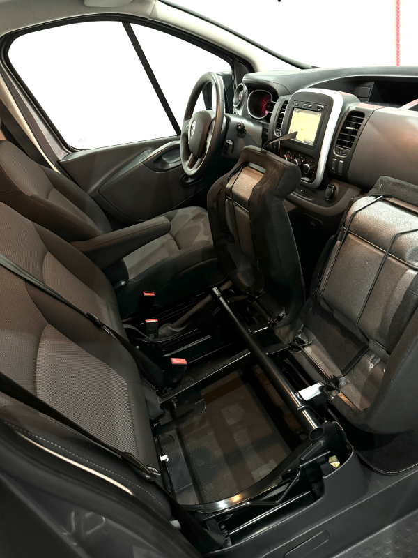Renault Trafic — 12