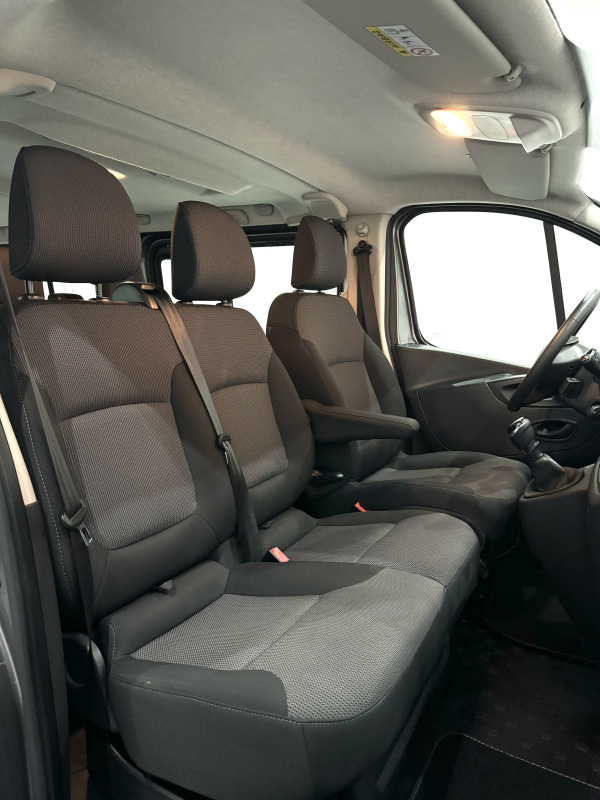Renault Trafic — 13