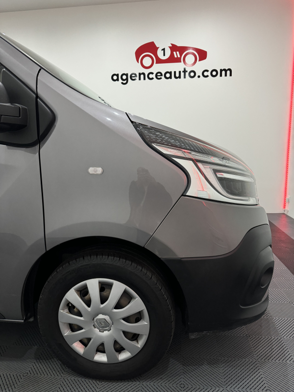 Renault Trafic — 19