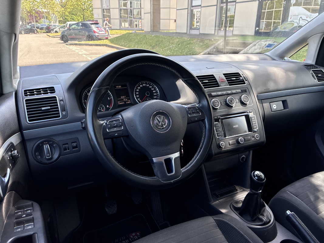 Volkswagen Touran — 11