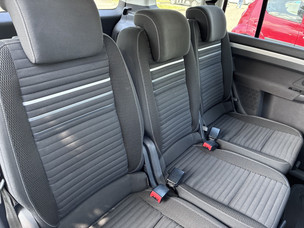 Volkswagen Touran — 16
