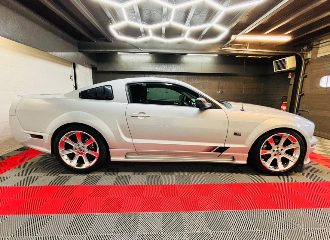 Ford Mustang — 4
