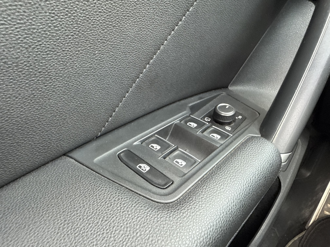 Volkswagen Tiguan — 32