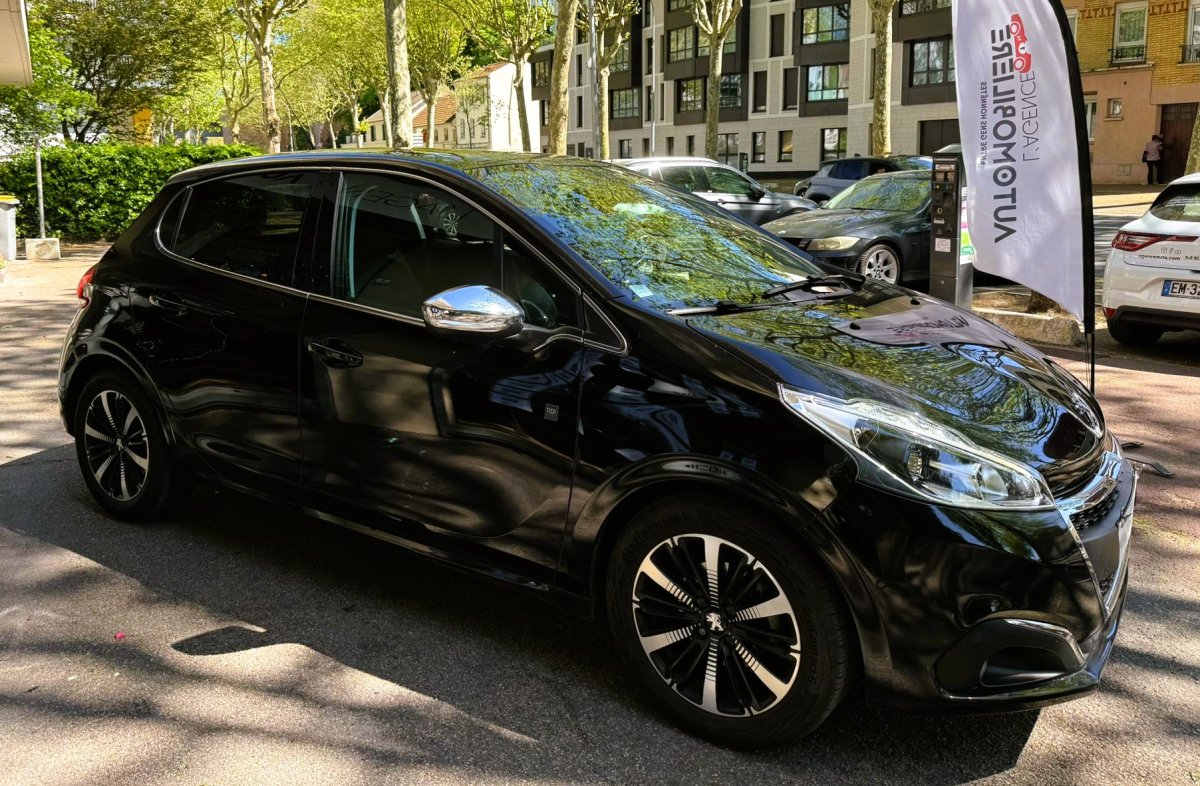 Peugeot 208 — 3
