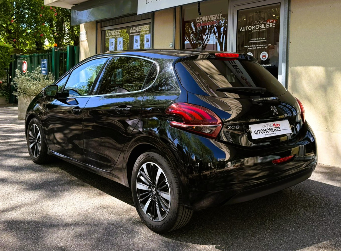 Peugeot 208 — 4