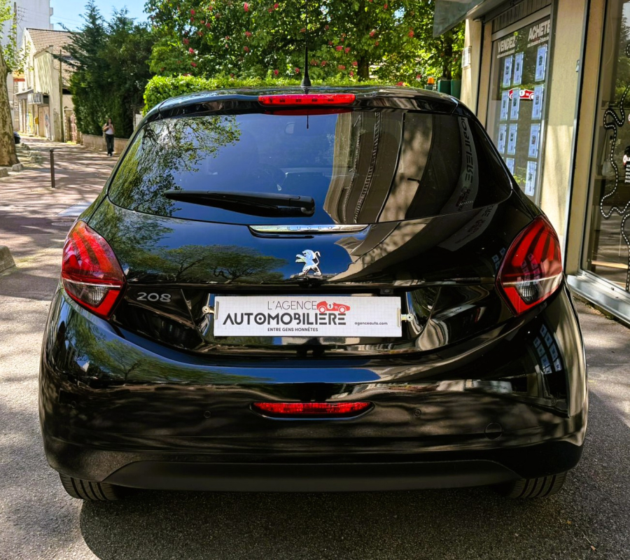 Peugeot 208 — 5