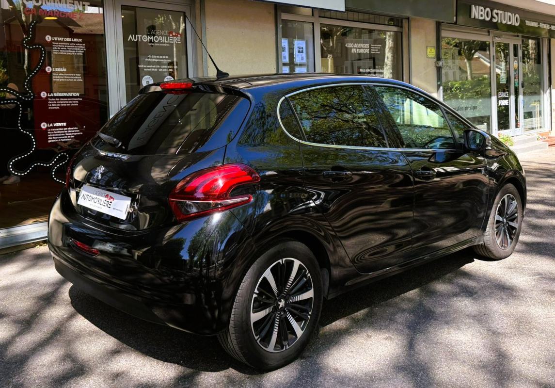 Peugeot 208 — 6