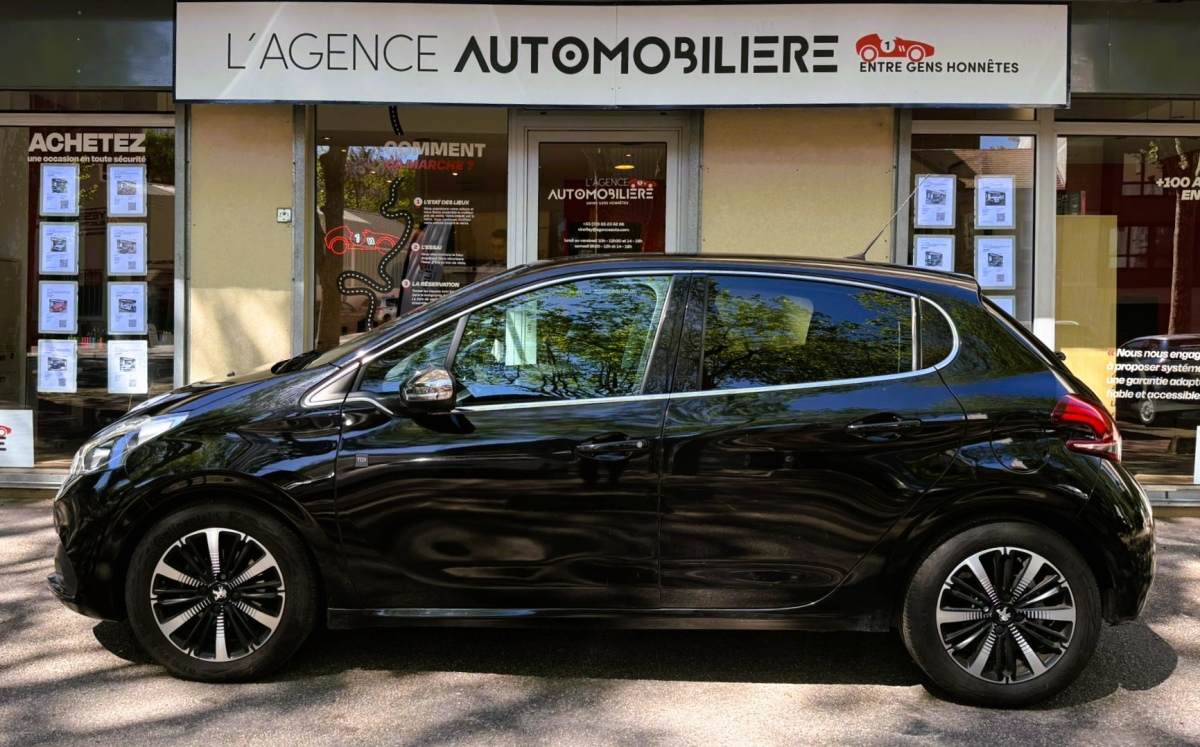 Peugeot 208 — 7