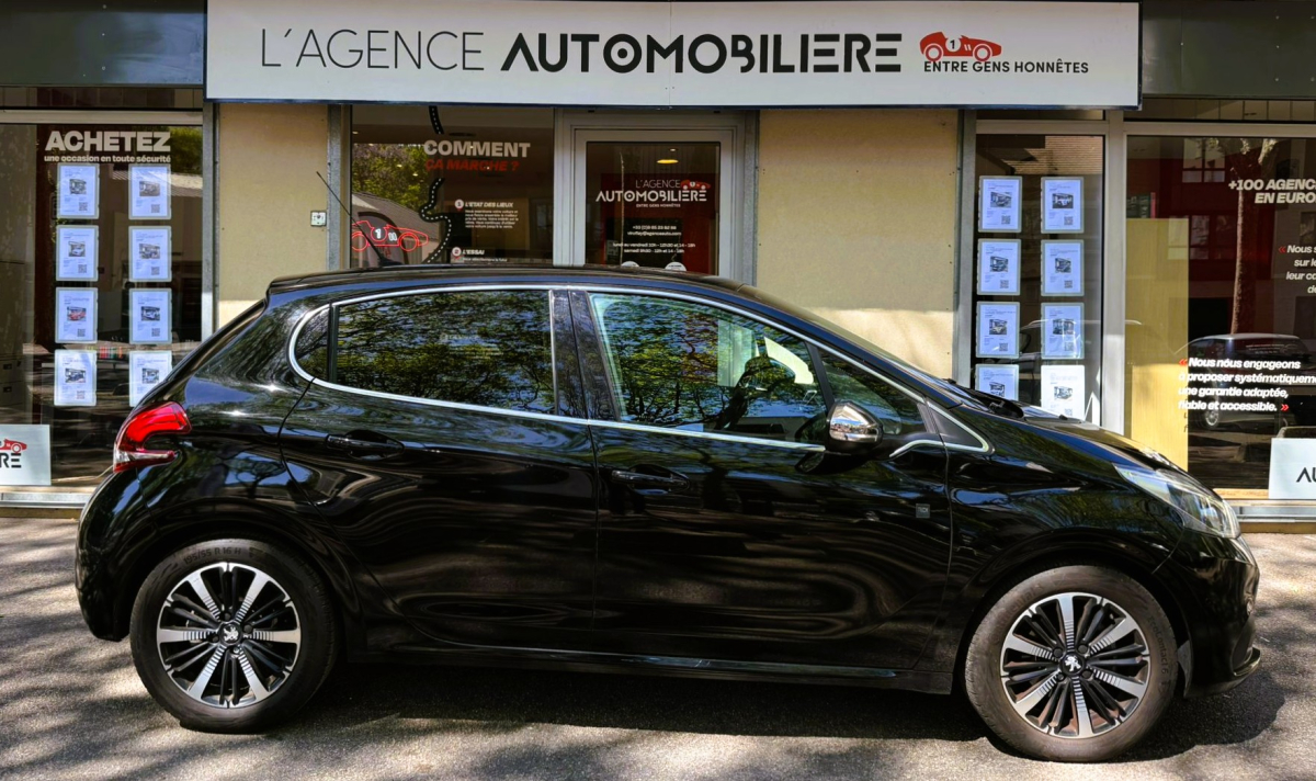 Peugeot 208 — 8