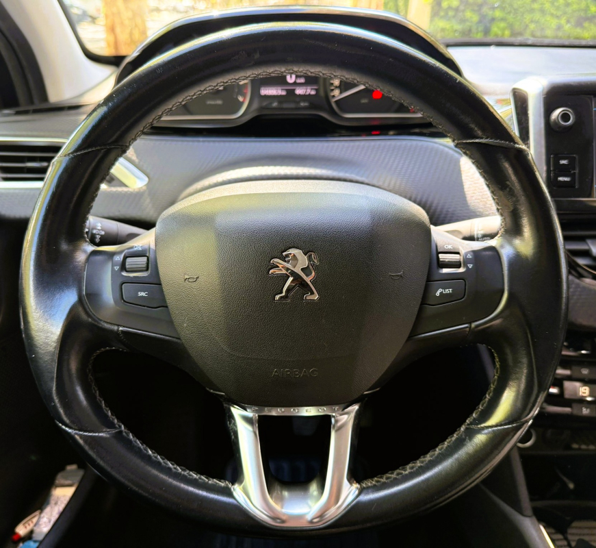 Peugeot 208 — 12