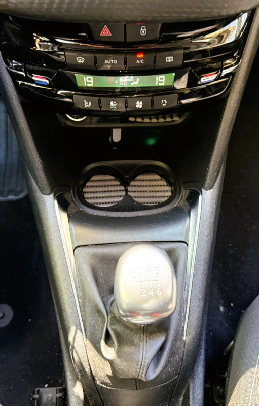 Peugeot 208 — 14