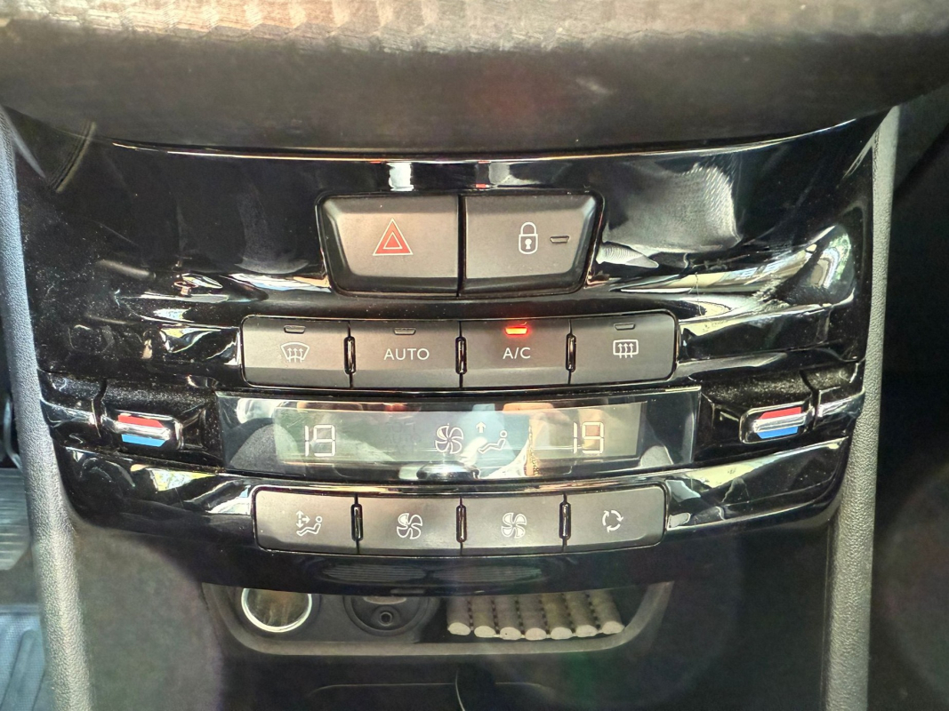 Peugeot 208 — 18