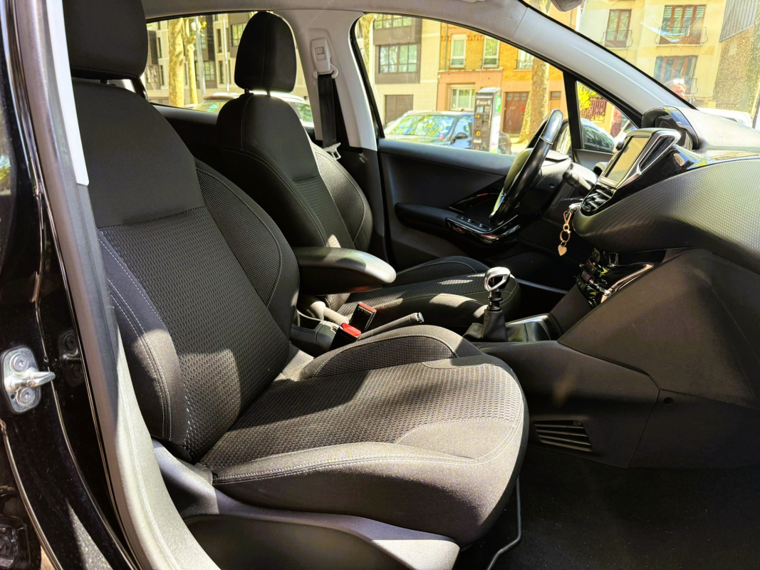 Peugeot 208 — 24