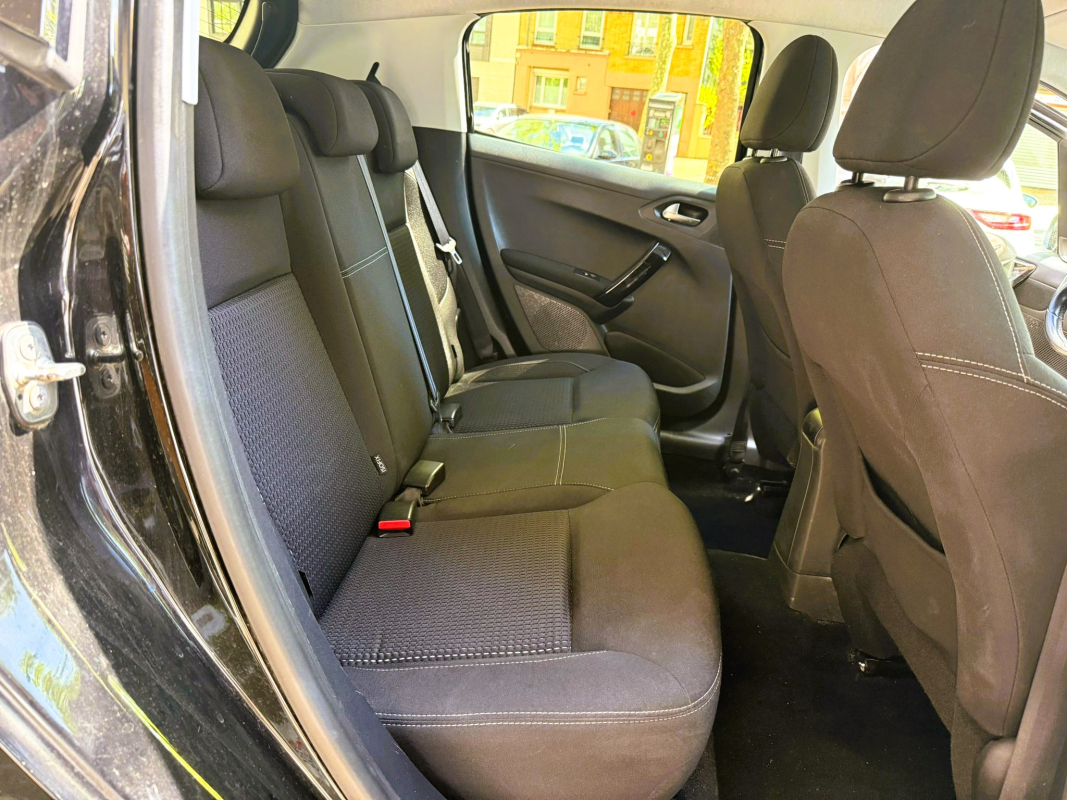Peugeot 208 — 25