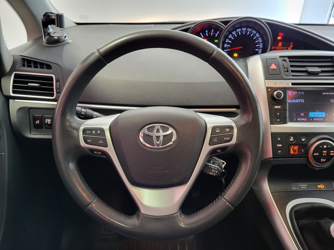 Toyota Verso — 15