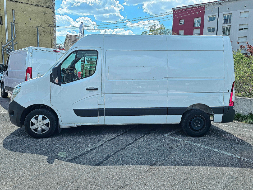 Nissan Interstar — 12