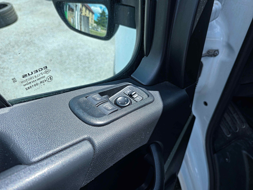 Nissan Interstar — 29