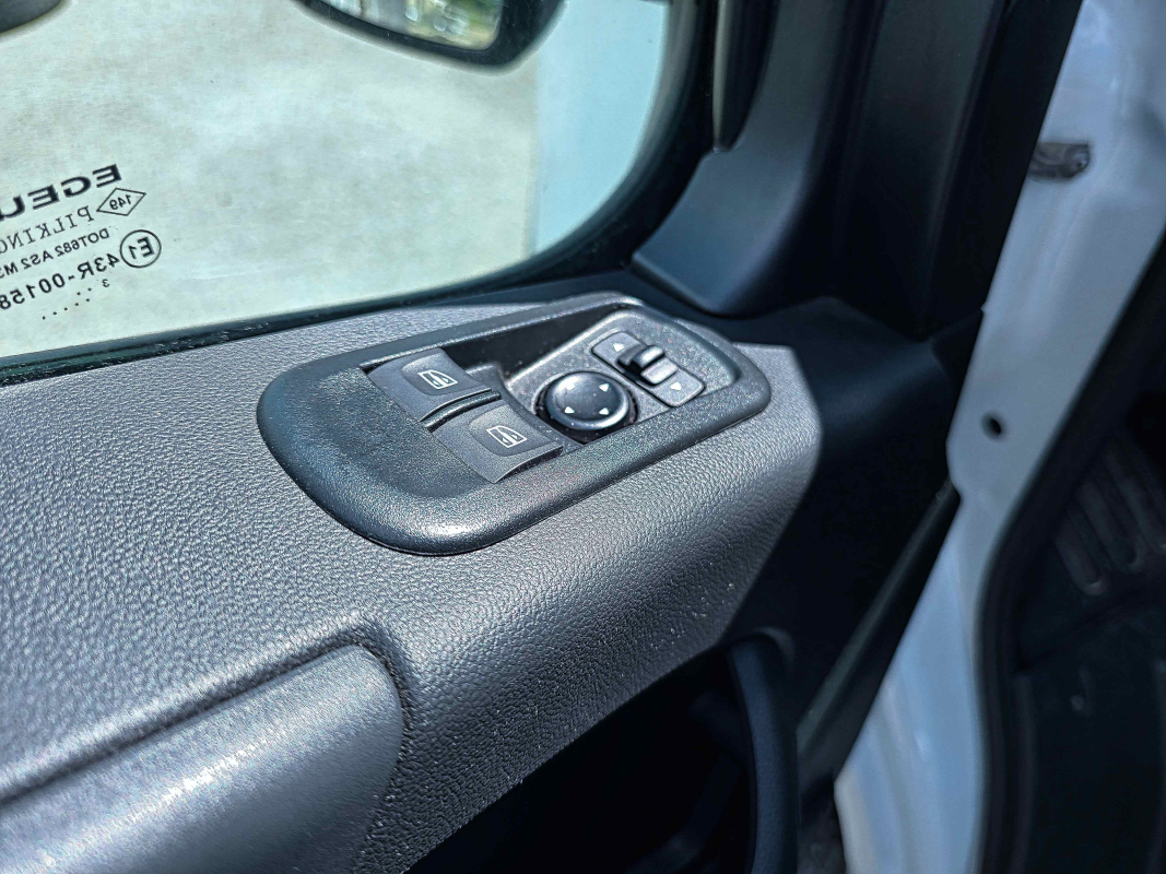 Nissan Interstar — 23