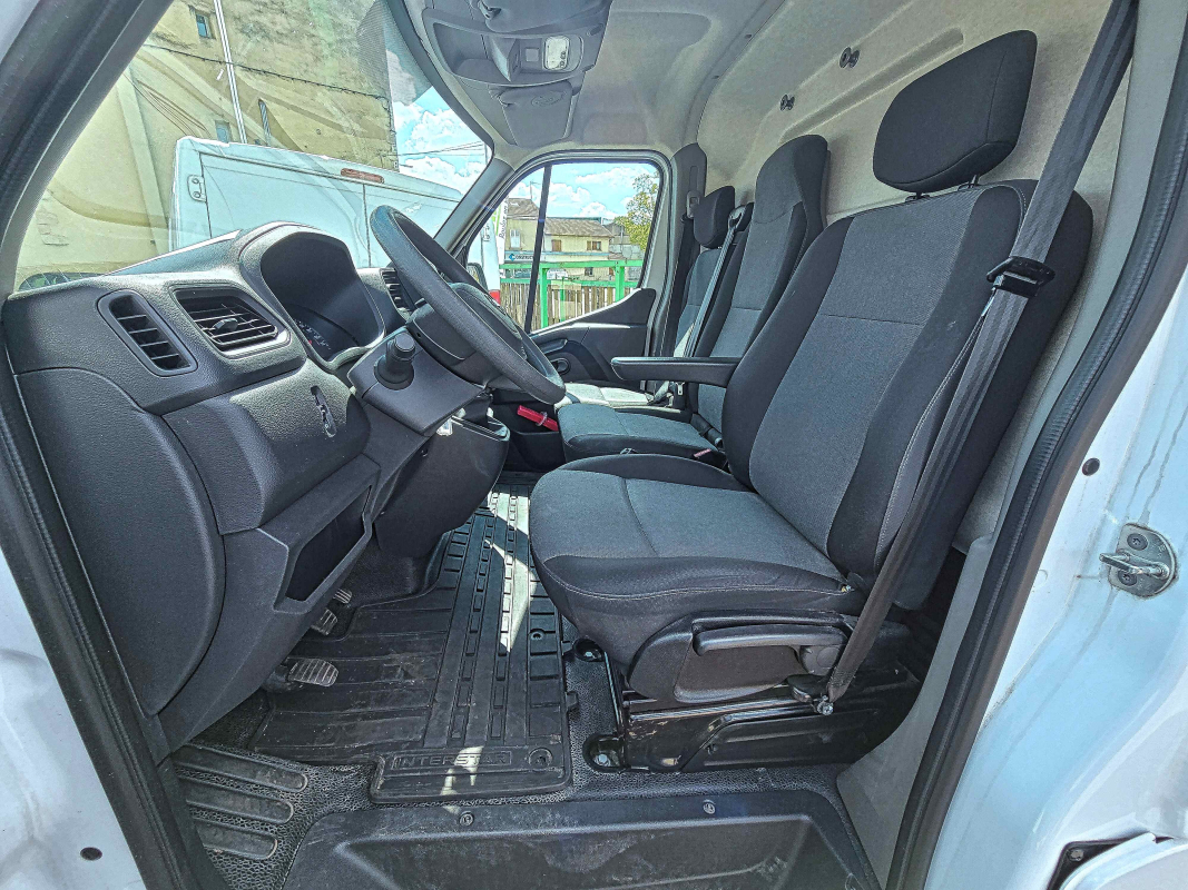 Nissan Interstar — 17