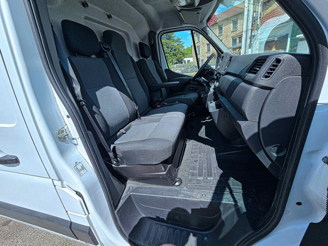 Nissan Interstar — 19