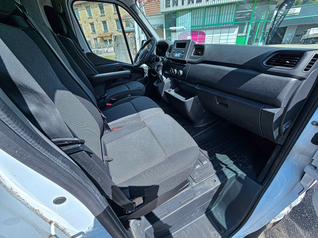 Nissan Interstar — 20
