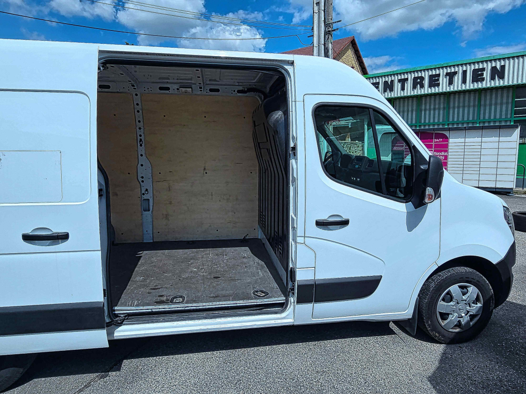 Nissan Interstar — 11