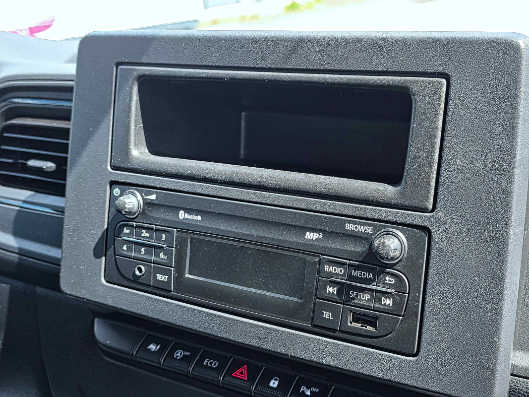 Nissan Interstar — 26