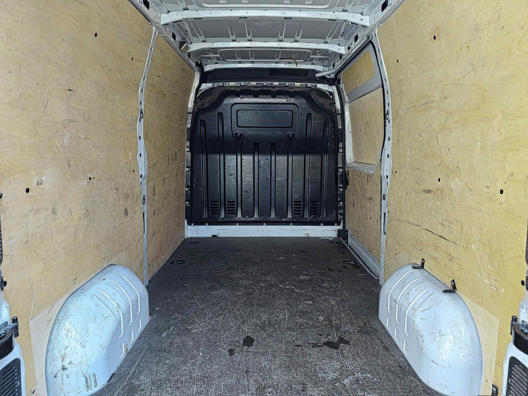 Nissan Interstar — 8