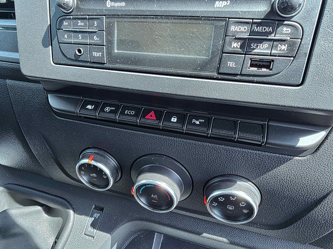 Nissan Interstar — 27