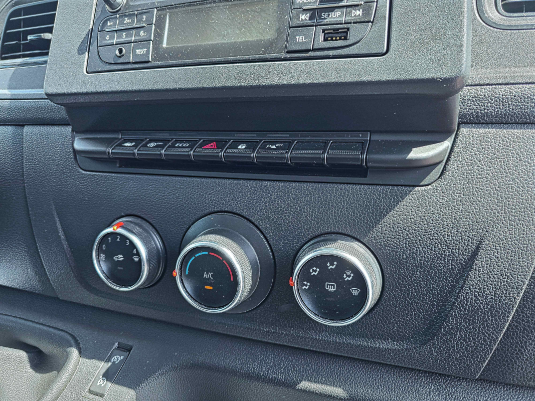 Nissan Interstar — 28