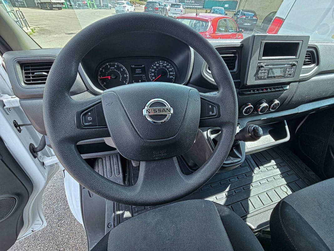 Nissan Interstar — 16